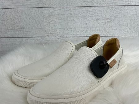 Shoes Designer By Ugg In White, Size: 9 Fashion