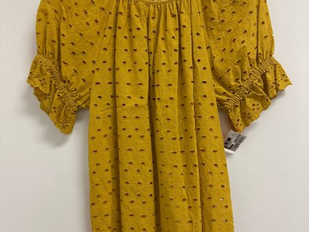 Top Short Sleeve By Universal Thread In Yellow, Size: Xs For Sale