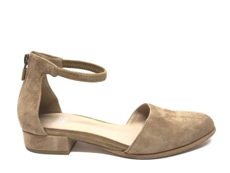 Sandals Flats By Eileen Fisher In Beige, Size: 5.5 Fashion