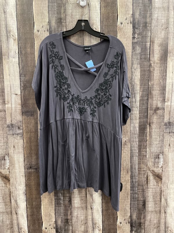 Top Short Sleeve By Torrid In Grey, Size: 4x Online now