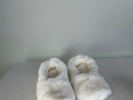 Slippers By Clothes Mentor In White, Size: 8 Online Hot Sale